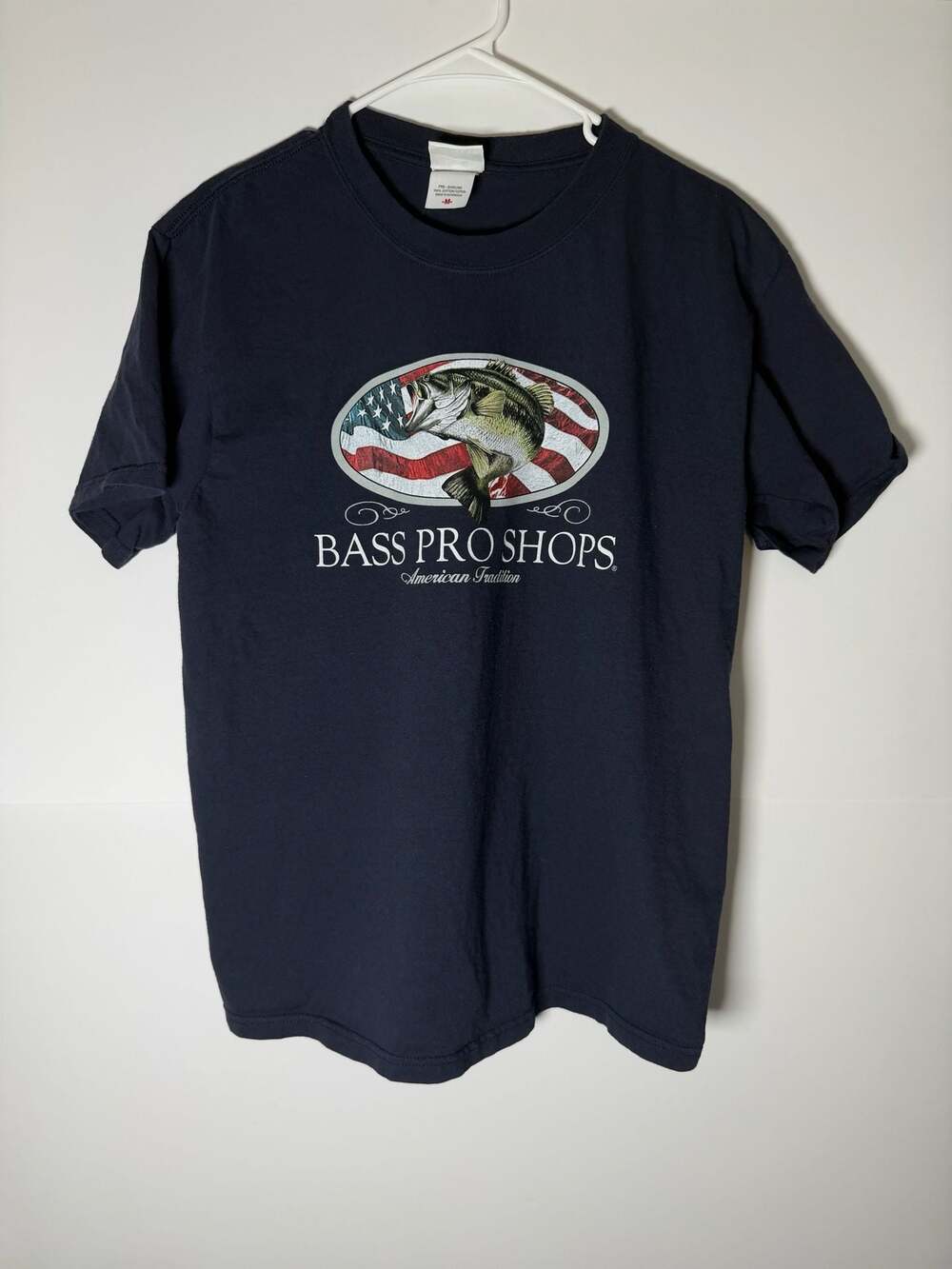 Bass Pro Shops American Tradition T-Shirt American Flag & Fish Logo Size M